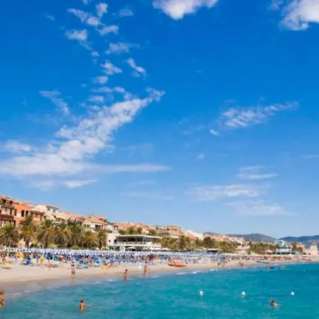 Loano: Centro E Mare A Portata Di Mano