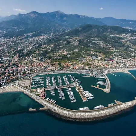 Loano: Centro E Mare A Portata Di Mano * Loano
