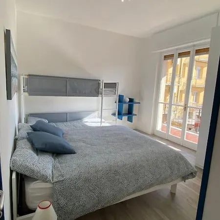 Loano: Centro E Mare A Portata Di Mano Apartman *