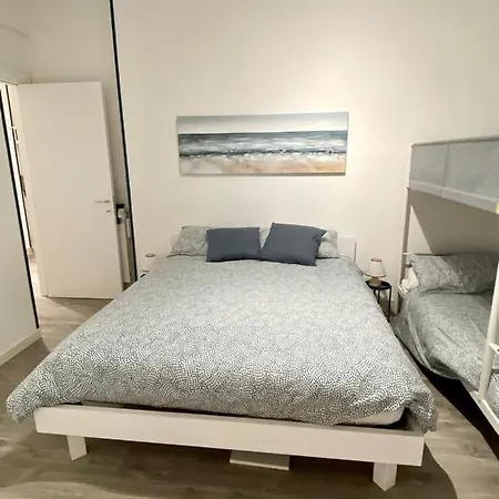 Loano: Centro E Mare A Portata Di Mano Loano